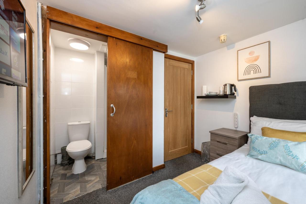 The New Lodge Pontardawe Exteriör bild