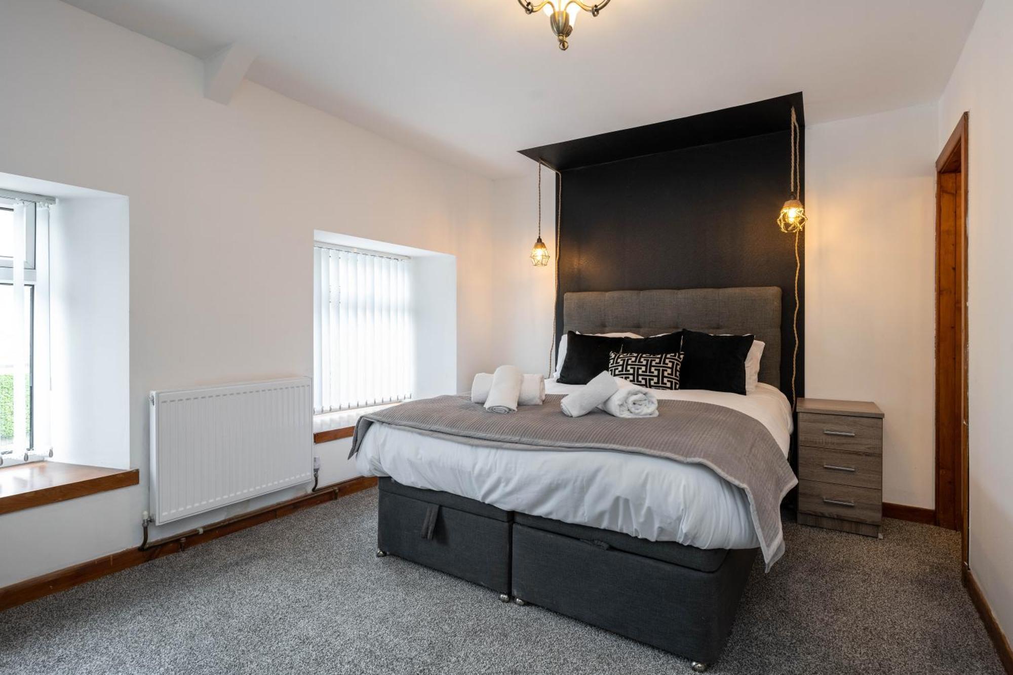 The New Lodge Pontardawe Exteriör bild